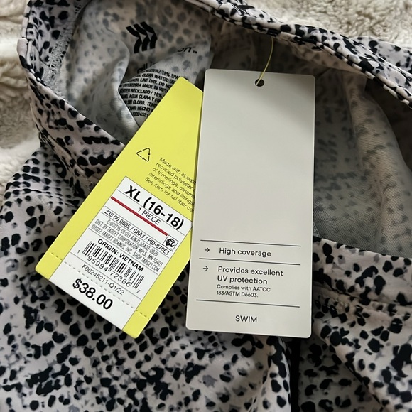 Long sleeve swim shirt new with tags - Picture 3 of 3